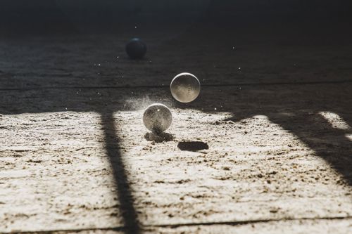 Boule hitting each other on the sand